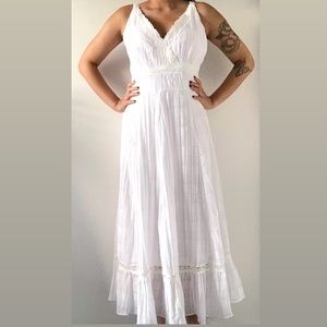 💃🏾 Simon Chang Women’s White Flare Maxi Dress